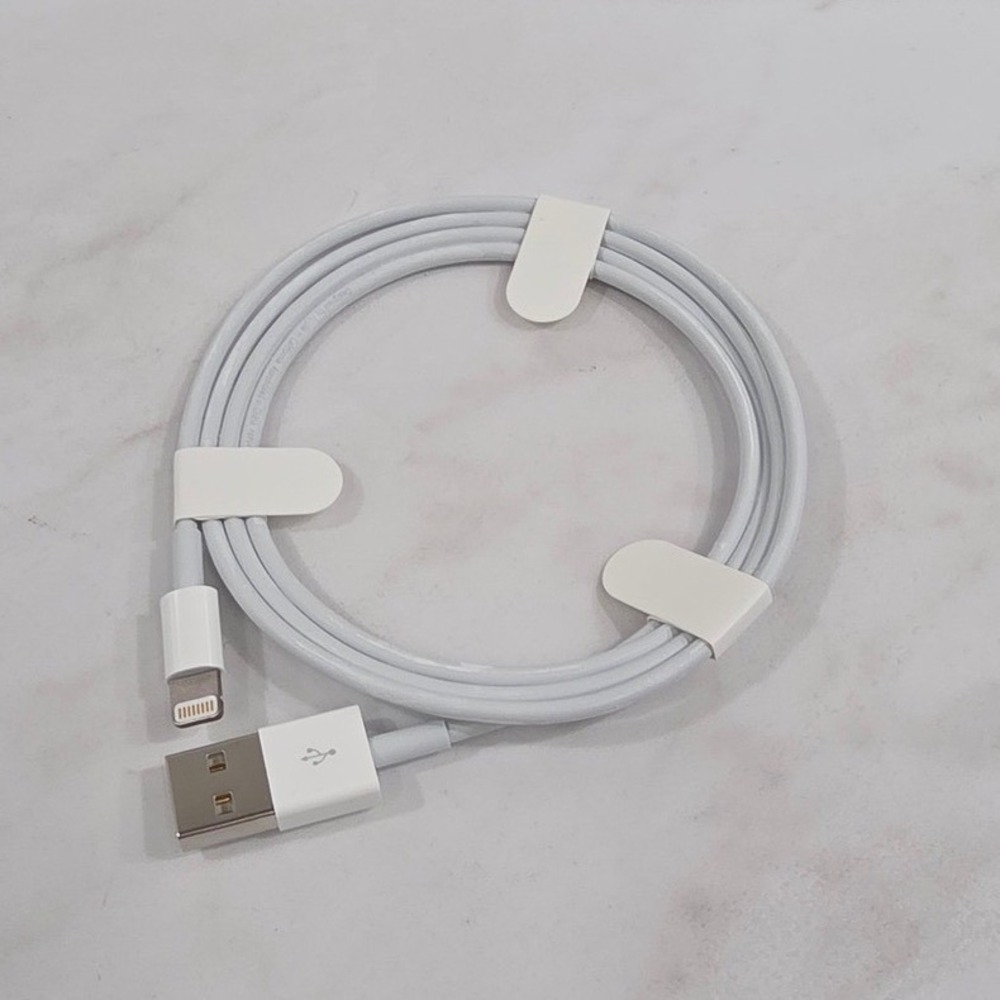 Genuine USB to Lightning Apple Tech Charging Cable  White Replacement